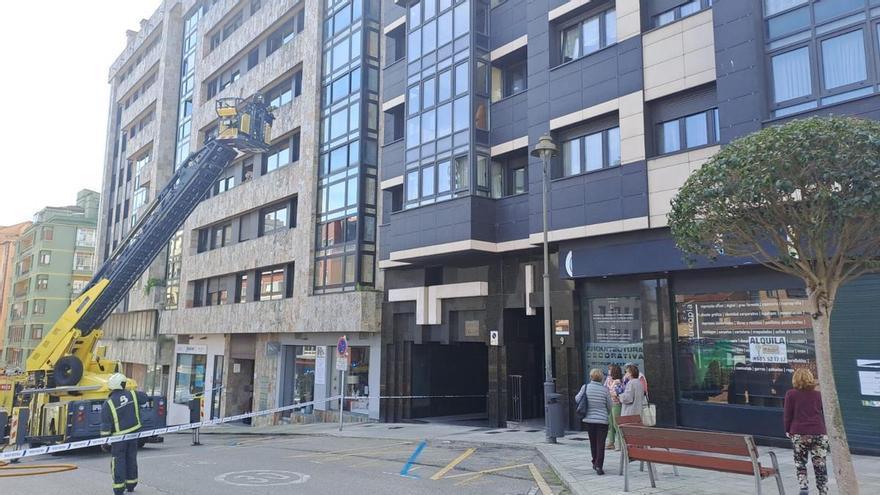 Susto en pleno centro de Avilés: tres caminos de Bomberos, movilizados