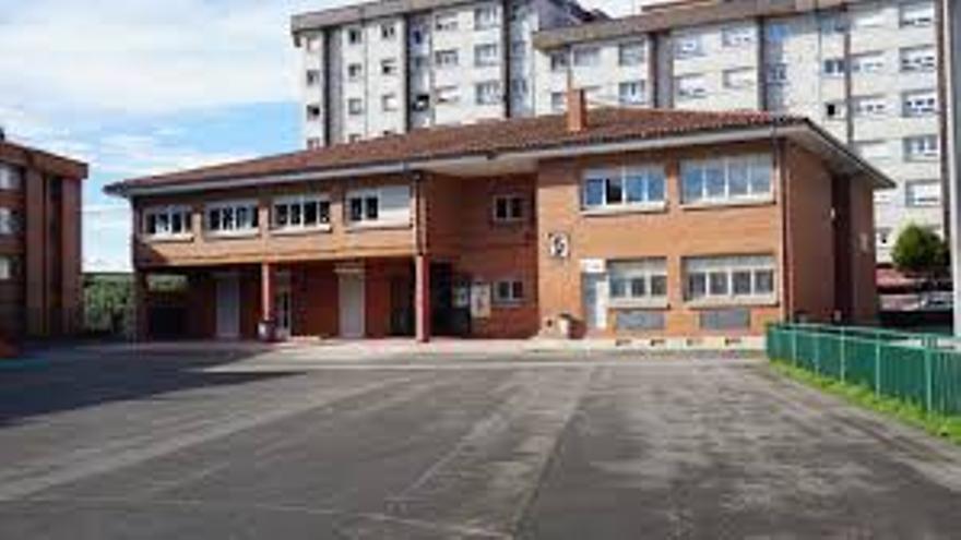 El verde de «Gijón Ecoresiliente» busca colarse en el patio de la escuelina Miguel Hernández