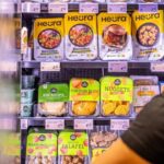La industria alimentaria acelera para reducir su huella ecológica: desde la carne de laboratorio y la proteína vegetal hasta los productos de km0