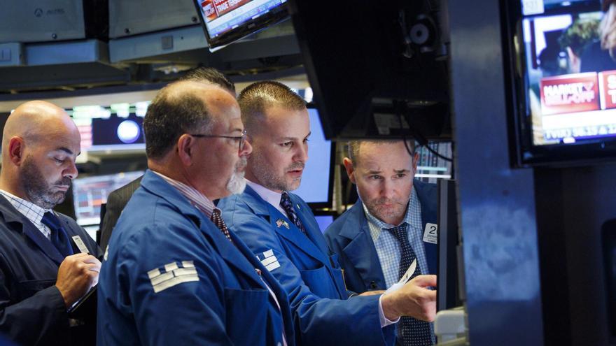 Wall Street abre con fuertes caídas tras la imposición de aranceles de Trump a todos los países