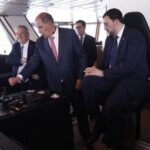 De un buque de apoyo a eólicos marinos a nevegar por la ría del Eo en ferry eléctrico: así fue la celebración del centenario de Gondán