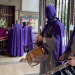 Los más pequeños protagonizan un vía crucis en Gijón: «El objetivo es acercarles la Semana Santa»