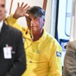 Bolsonaro sale de la UCI casi tres semanas después de haber sido operado del intestino
