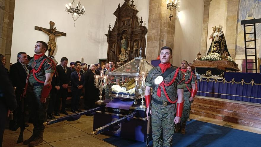 El Desenclavo y el Santo Entierro estremecen en Villaviciosa