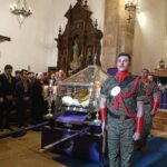 Multitudinario Sermón del Desenclavo en Villaviciosa: «Aquí la Semana Santa la vivimos desde niños»