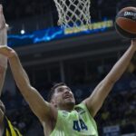 El Barça asalta al Fenerbahce, líder de la Euroliga, y se acerca al playoff