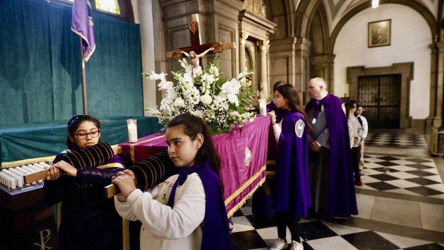 En imágenes: así fue el tercer vía crucis infantil de Gijón