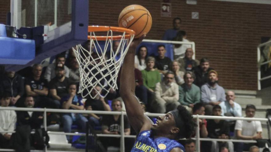 Este Alimerka Oviedo Baloncesto es de Primera FEB: aplastante victoria (105-69) al Real Valladolid para rozar la salvación