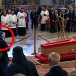 Geneviève, la monja que se ha saltado el protocolo para despedir a su amigo, el Papa Francisco