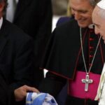 Adiós al socio 88.235 de San Lorenzo: el papa Francisco, hincha y defensor del fútbol como herramienta social