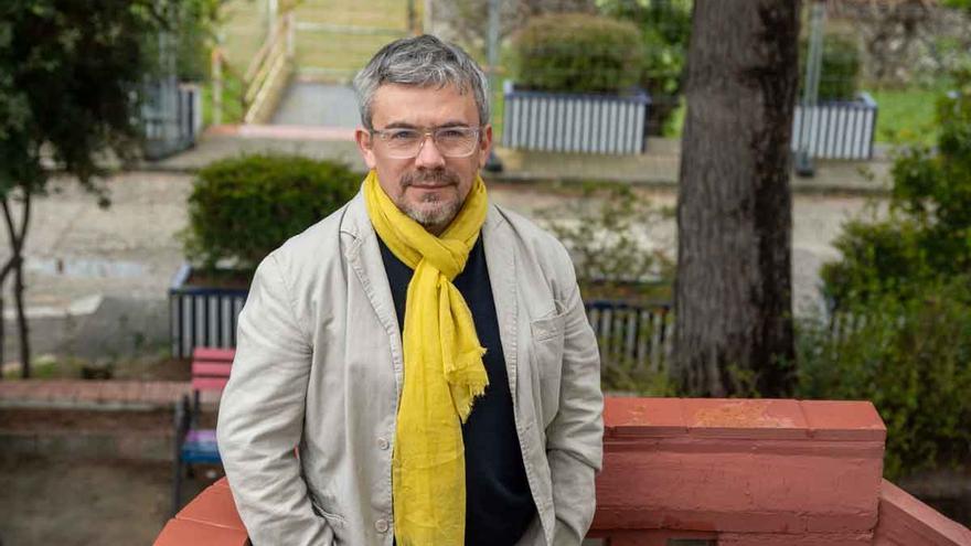 César González-Saavedra, doctor en Desarrollo Comunitario: «Debemos fortalecer las redes sociales reales, no las digitales»