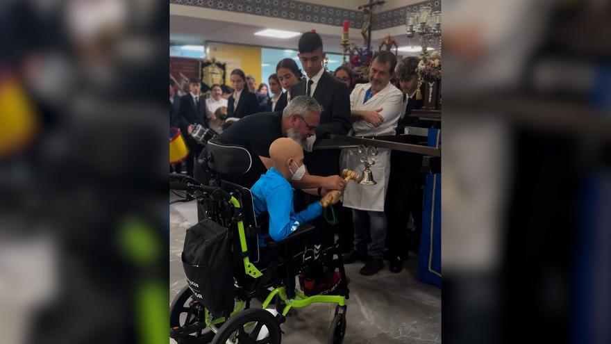 Un niño con cáncer protagoniza la ‘levantá’ en el Hospital Regional de Málaga: «El toque de campana que más nos ha emocionado»