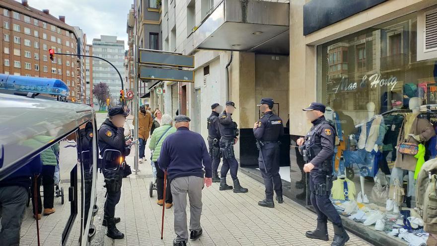Detenidos dos carteristas marroquíes en pleno centro de Gijón
