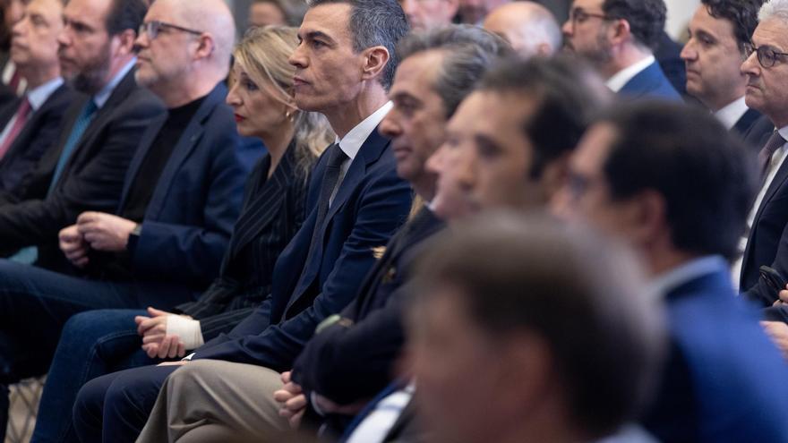 El Gobierno se reúne con el PP para abordar el plan contra los aranceles y excluirá a Vox de los contactos
