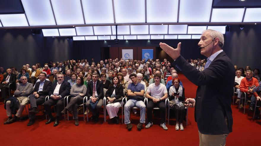 Elías Delgado Jefe de la sección de Diabetes del HUCA: “Estamos ante una auténtica revolución en el abordaje de la obesidad”