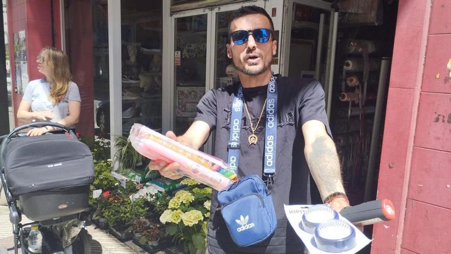 Trámites a medio hacer, colas para comprar velas y terrazas a rebosar: así se vivió en las Cuencas el día en que «se apagó todo»
