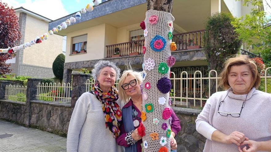 Güevos pintos de croché que también celebran la tradición: «Siempre tenemos proyectos y se nos ocurrió sobre la marcha»