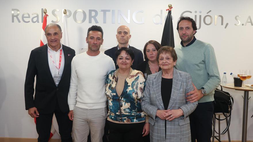 El día que Abel volvió a hacerse sentir en El Molinón: así se vivió el recuerdo al delantero del Sporting