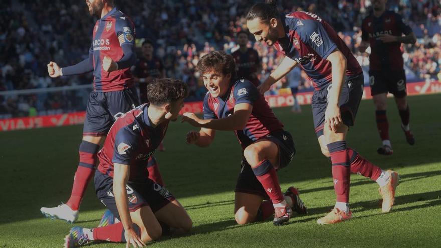 Resumen, goles y highlights del Levante 5-2 Zaragoza de la jornada 36 de LaLiga Hypermotion