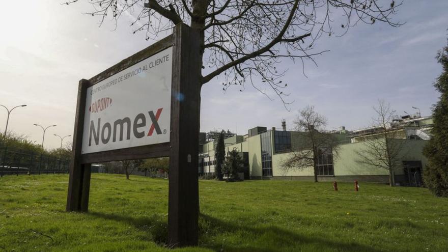 DuPont calcula vender el so negociu de Nomex, con fábrica y centru de servicios n’Asturies