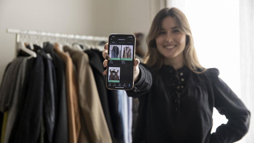 Ocho de cada 10 jóvenes compran y venden a través del móvil: «Mi teléfono parece el gran bazar»