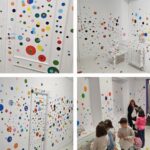 La icónica artista japonesa Yayoi Kusama tiene un pequeño universo en Grado: así es el lienzo inmersivo que la homenajea