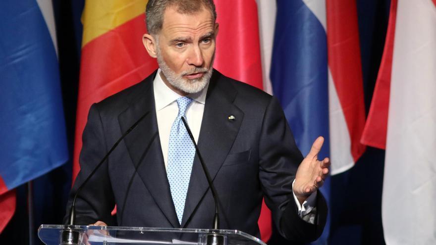 Felipe VI asegura que Francisco siempre será una inspiración para «llevar consuelo a los más pobres» y apostar por el «diálogo»