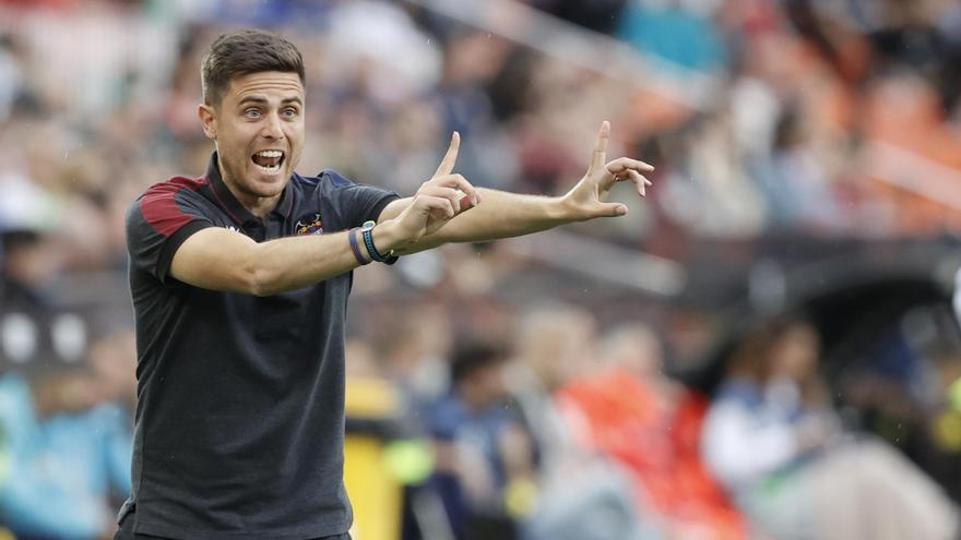 El entrenador del Mirandés explica por qué no le gusta jugar contra el Sporting