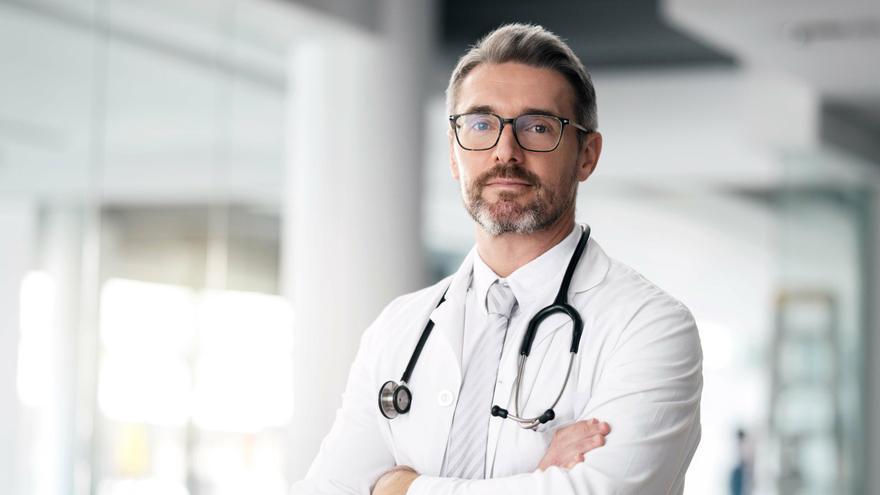Los médicos alertan de las pastillas de dormir en mayores: «Efectos secundarios como mareo, somnolencia o caídas»