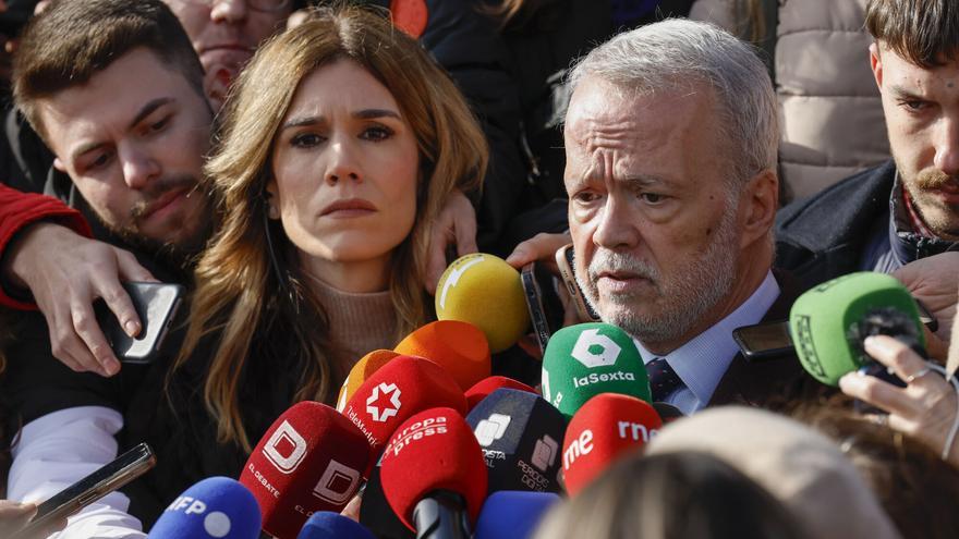 Peinado multa con 500 euros a Vox y Hazte Oír, pero impone 5.000 al abogado de Begoña Gómez por «transmitir» las declaraciones