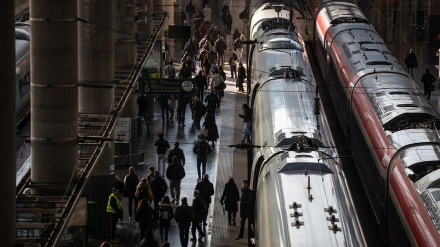 Adif suspende los servicios de tren de todas las compañías tras el apagón