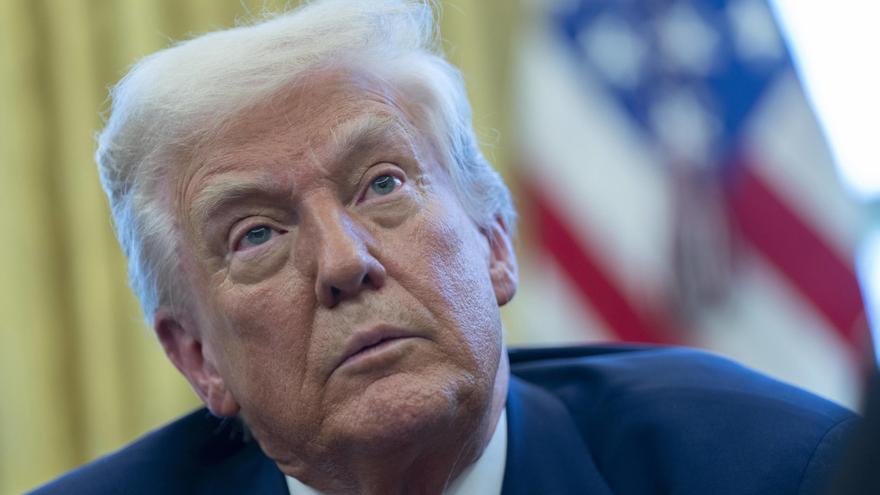 Trump firma una orden para impulsar la industrias naviera y contrarrestar el peso de China