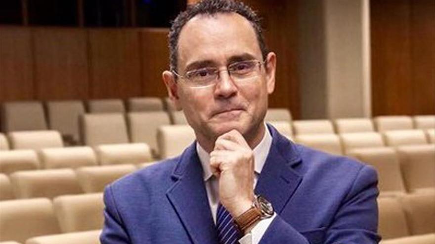 Los Mossos investigan una pelea entre un hombre y el coronel Pedro Baños mientras firmaba libros en Sant Jordi