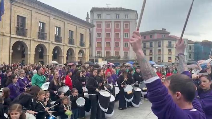 La espectacular tamborada de la Semana Santa que ‘atruena’ Avilés
