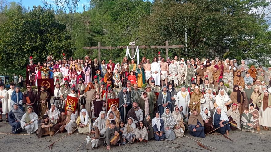 Infiesto vive con pasión su Vía Crucis viviente: «Es una experiencia increíble»