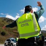 La Guardia Civil empieza a mandar las primeras multas a los conductores que hacen esto con los intermitentes: sanciones de 200 euros