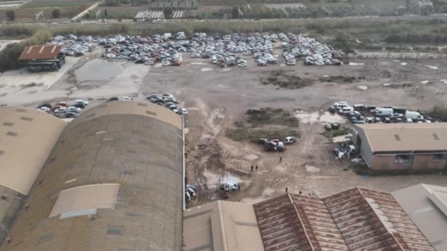 La Policía de la Generalitat Valenciana detecta con un dron un desguace ilegal que almacenaba hasta 300 vehículos afectados por la dana