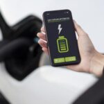 Cargar el coche mientras conduces: así es la primera carretera eléctrica permanente