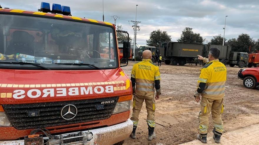 Dos bomberos muertos y seis heridos por un incendio en un garaje en Alcorcón tras la explosión de un coche eléctrico