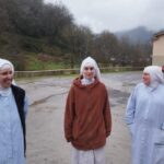 Así adiestran las monjas de Belorado a los perros en Cangas de Onís: «Hacemos un entrenamiento básico, para que obedezcan órdenes»