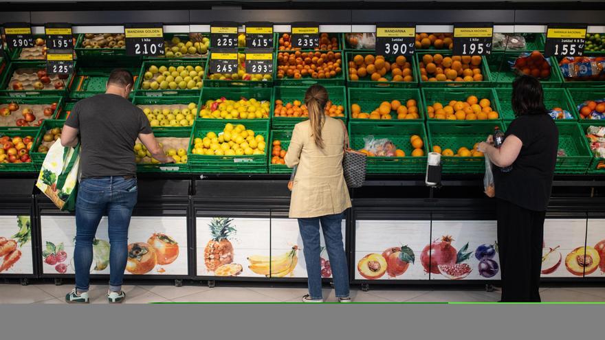 Los supermercados y el gran consumo operan con «normalidad» un día después del apagón