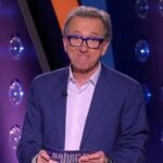 Lluvia de críticas a Jordi Hurtado por lo sucedido durante la emisión de Saber y Ganar: «No soporto el careto del gafotas piñata»