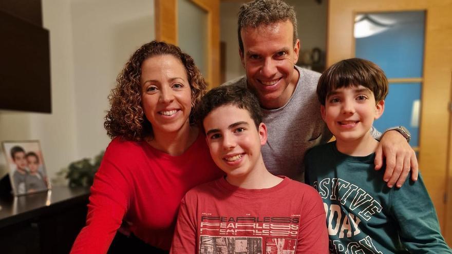 De vivir con una alergia alimentaria severa a comer sin miedo: «Tener un tratamiento para nuestro hijo nos ha cambiado la vida»