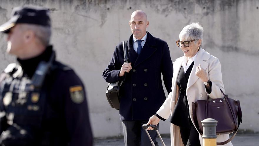 La RFEF denuncia que Rubiales contrató de forma «irregular» un despacho de abogados por 235.000 euros