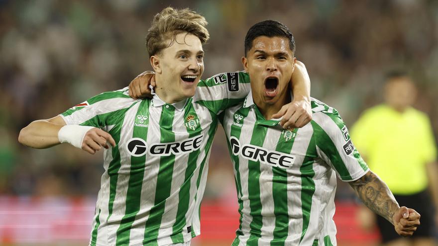 El Betis certifica el descenso del Valladolid con una goleada de Champions