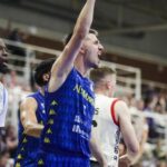 Una defensa mayúscula certifica la permanencia del Alimerka Oviedo Baloncesto: triunfo ante el Menorca (75-66) y a luchar por entrar en playoff