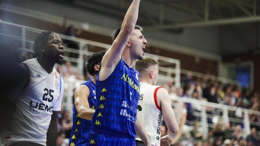 Una defensa mayúscula certifica la permanencia del Alimerka Oviedo Baloncesto: triunfo ante el Menorca (75-66) y a luchar por entrar en playoff