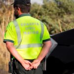 La Guardia Civil ya vigila que los conductores tengan en su guantera el dispositivo (obligatorio) que te hará visible a 1 kilómetro de distancia
