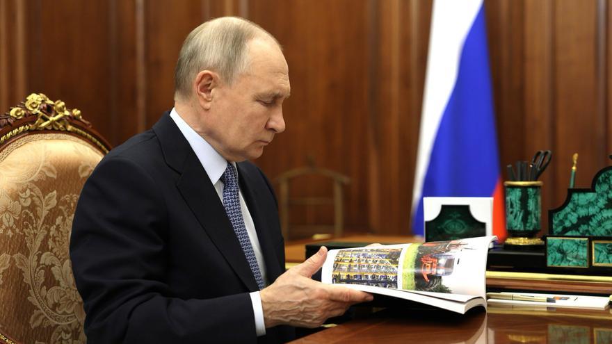 Putin declara una «tregua» unilateral por la Pascua hasta la medianoche del lunes