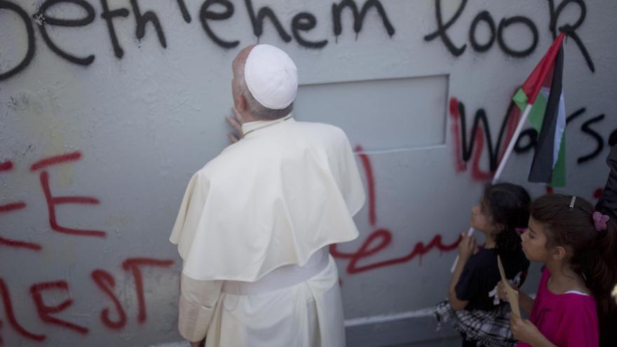 La audaz diplomacia de los gestos del papa Francisco